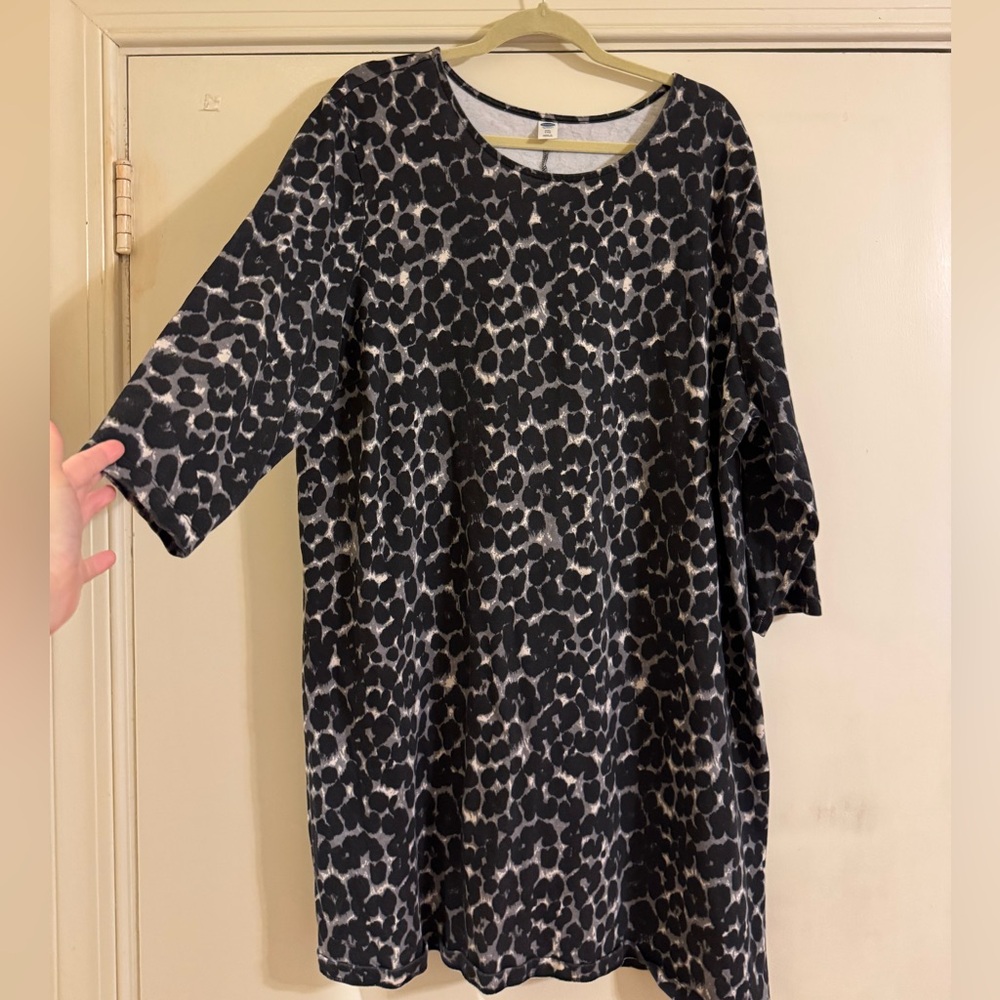 Old Navy Black and Gray Patterned Long Sleeve Dress